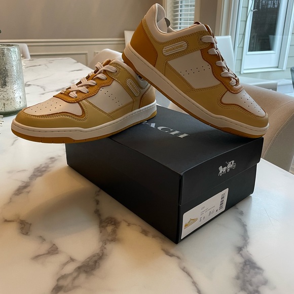 New COACH C201 Sneakers in color combo ‘Chalk/Hay’ - Picture 3 of 4